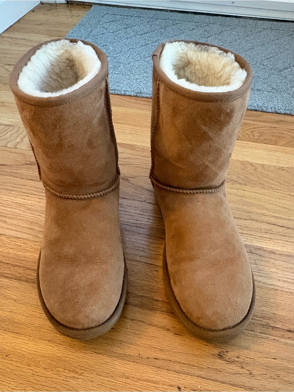 UGG Classic Short Suede Winter Boots in Chestnut Brown